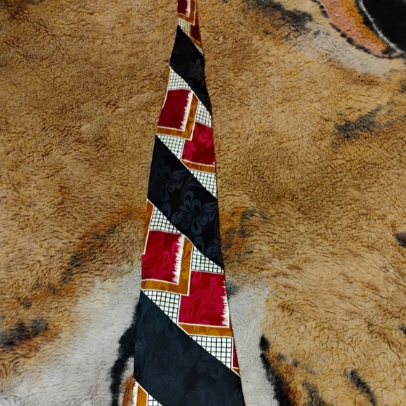 Format multiple color tie - Picture 1 of 2